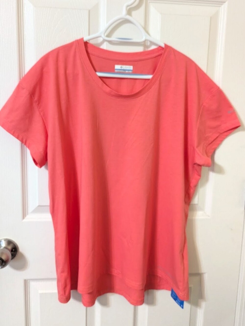 NWT Women's XXL Columbia coral t-shirt